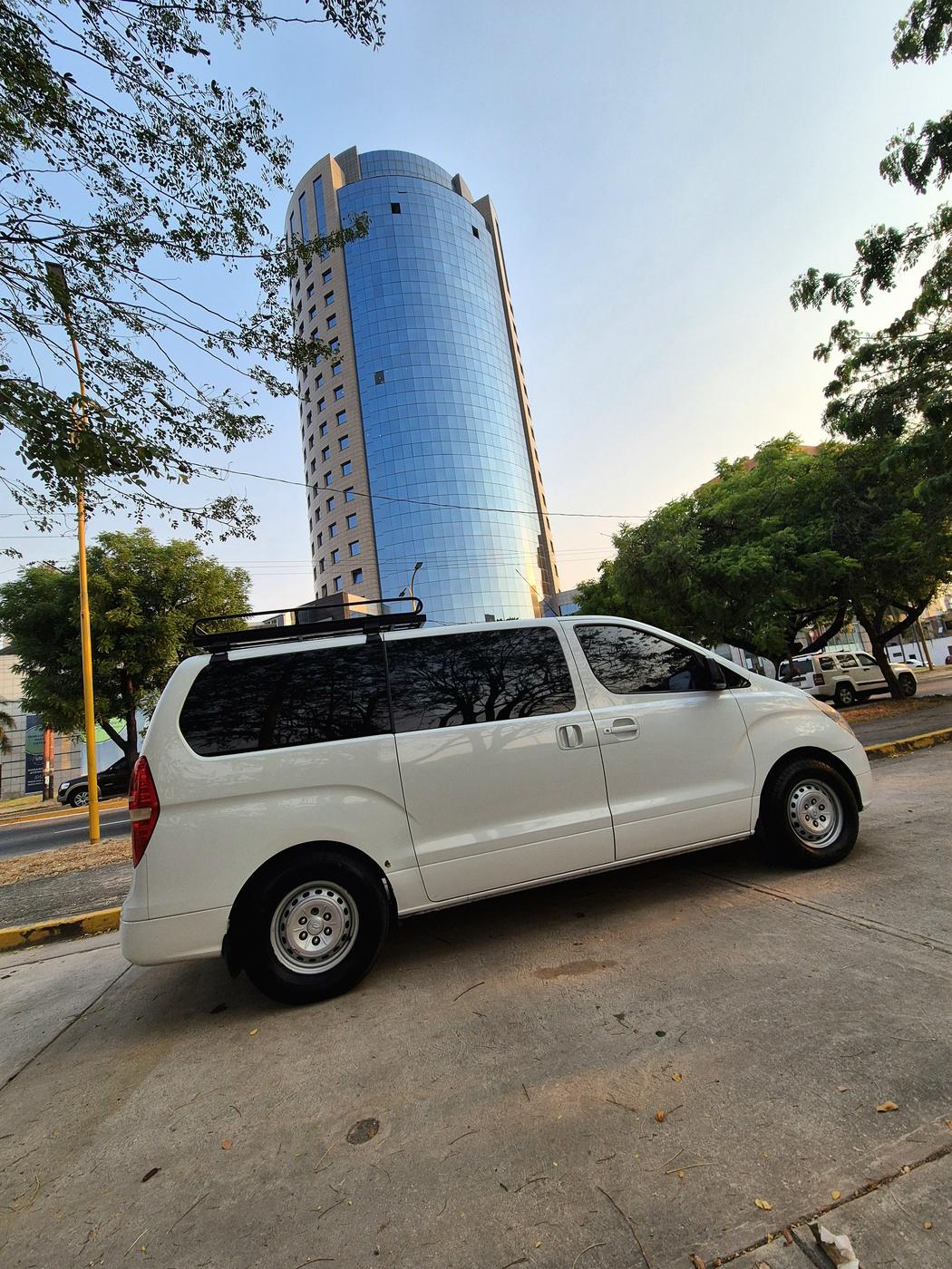 Hyundai H1 en la ciudad
